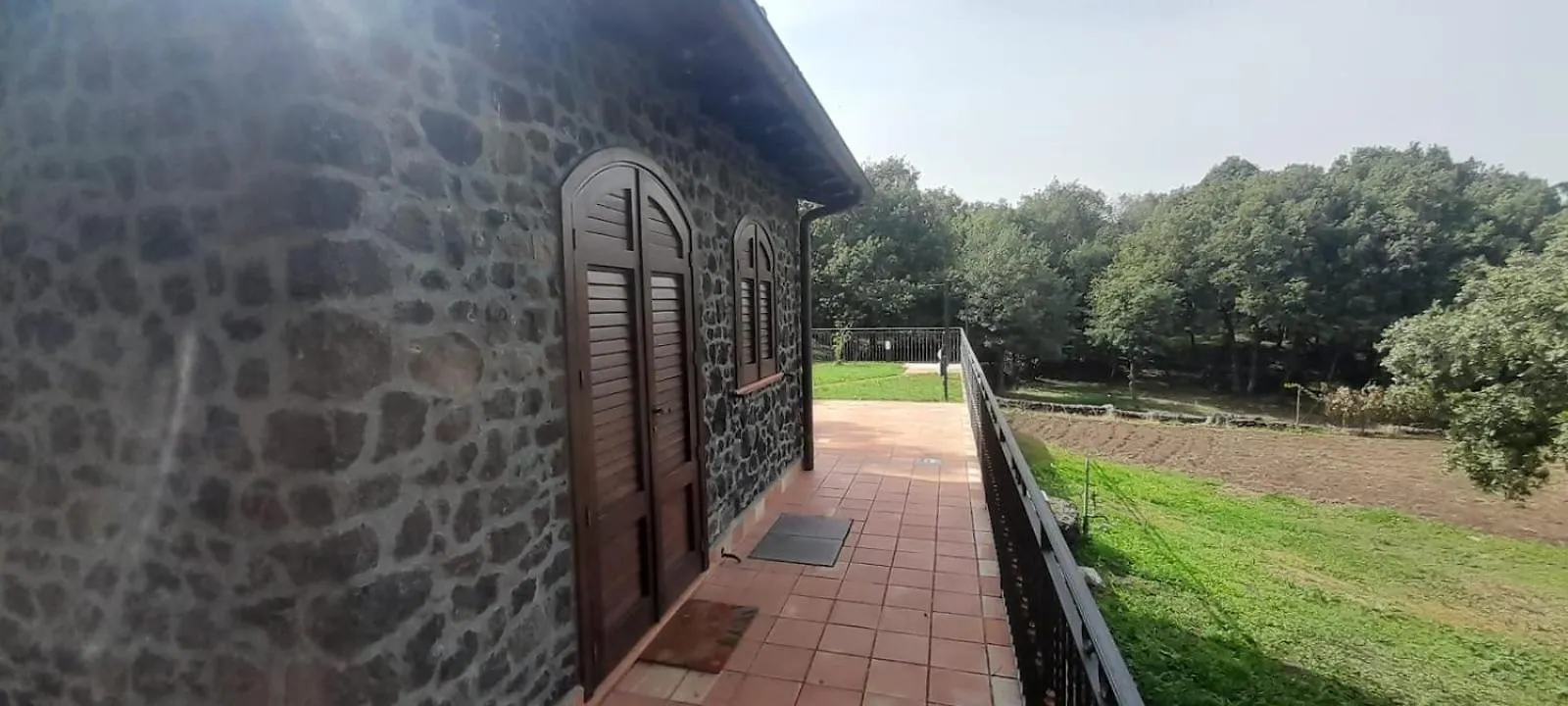 Etna Bungalow - Adriana contacts